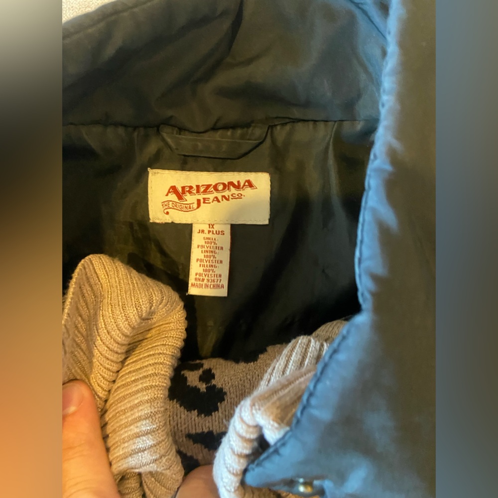 Vest - Picture 3 of 4